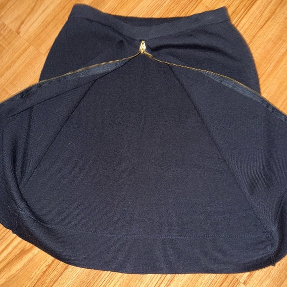 Chic Front Back Reversible Knit Pencil Skirt with Gold Front Zipper detail Small - Picture 5 of 11